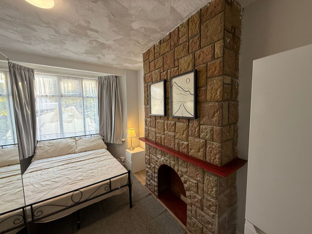 Property photo 2 of 4 Room