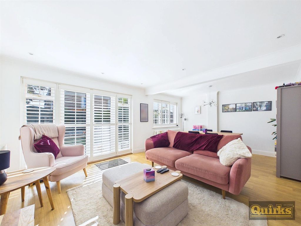 Property photo 3 of 15 Cam02342G0-Pr0206-Still007.Jpg