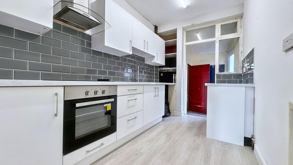 Property photo 2 of 8 Vgqaq2H9R0Sartg-Nhhcaq