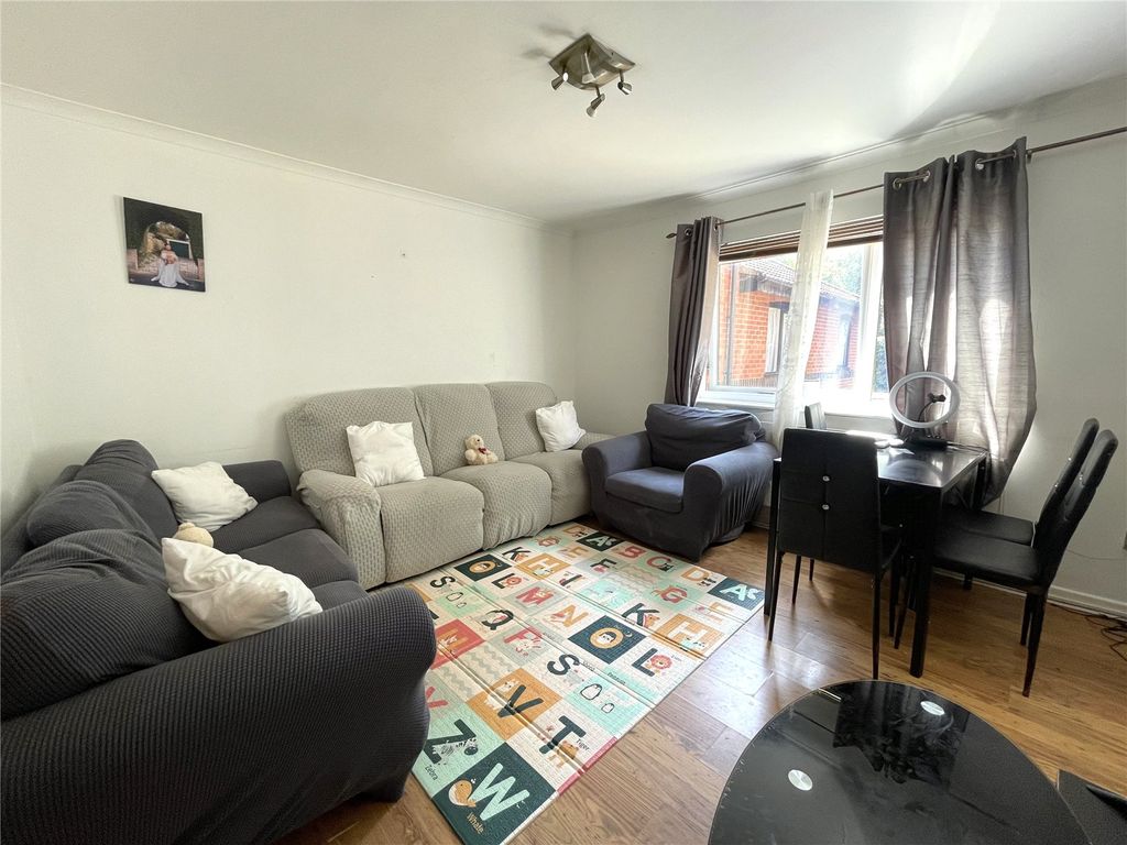 Property photo 2 of 9 Picture No. 51