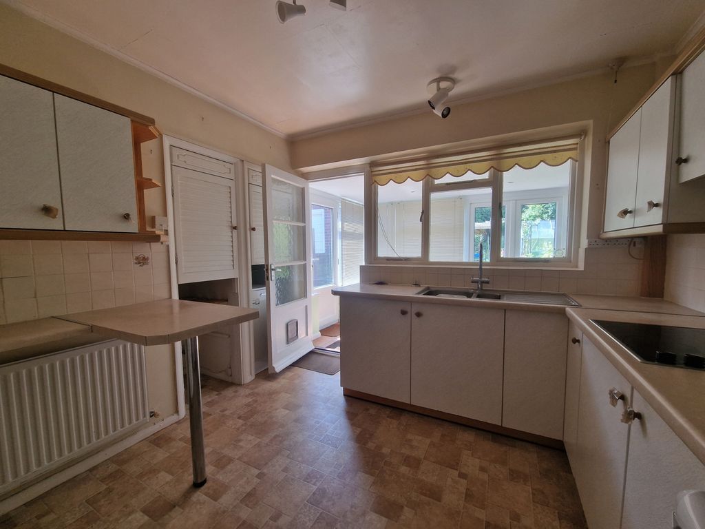 Property photo 3 of 12 Photo 11