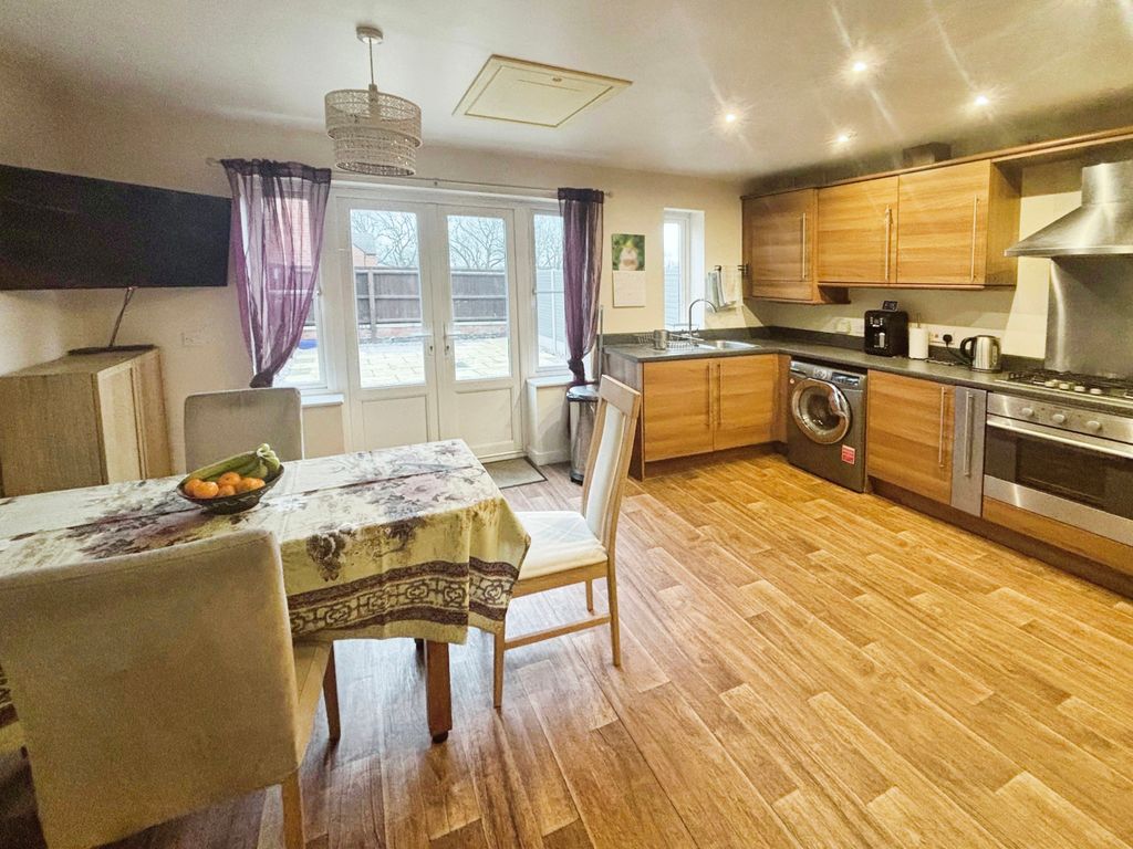 Property photo 2 of 12 Kitchen