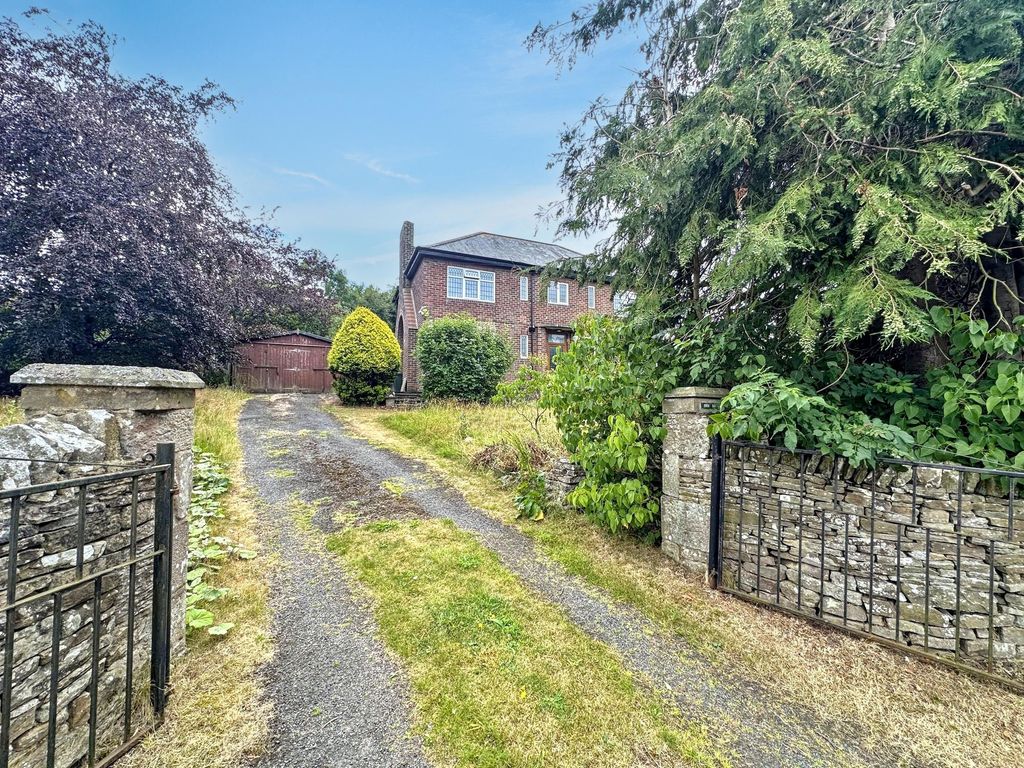 Property photo 2 of 34