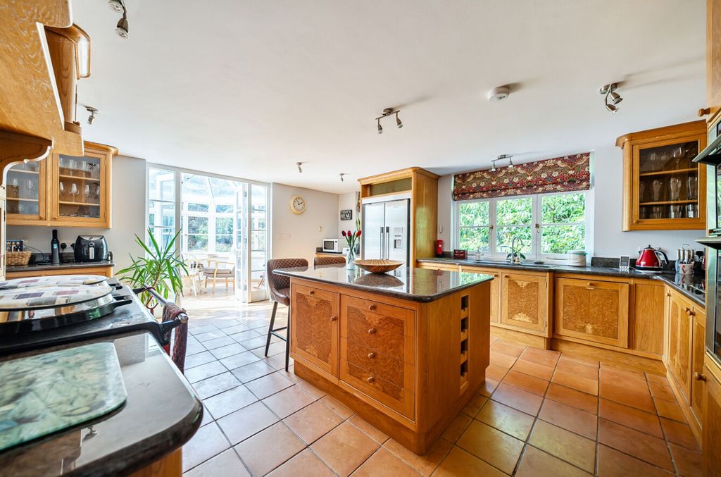 Property photo 2 of 32