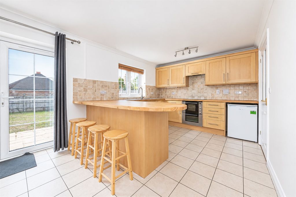 Property photo 2 of 19 Kitchen