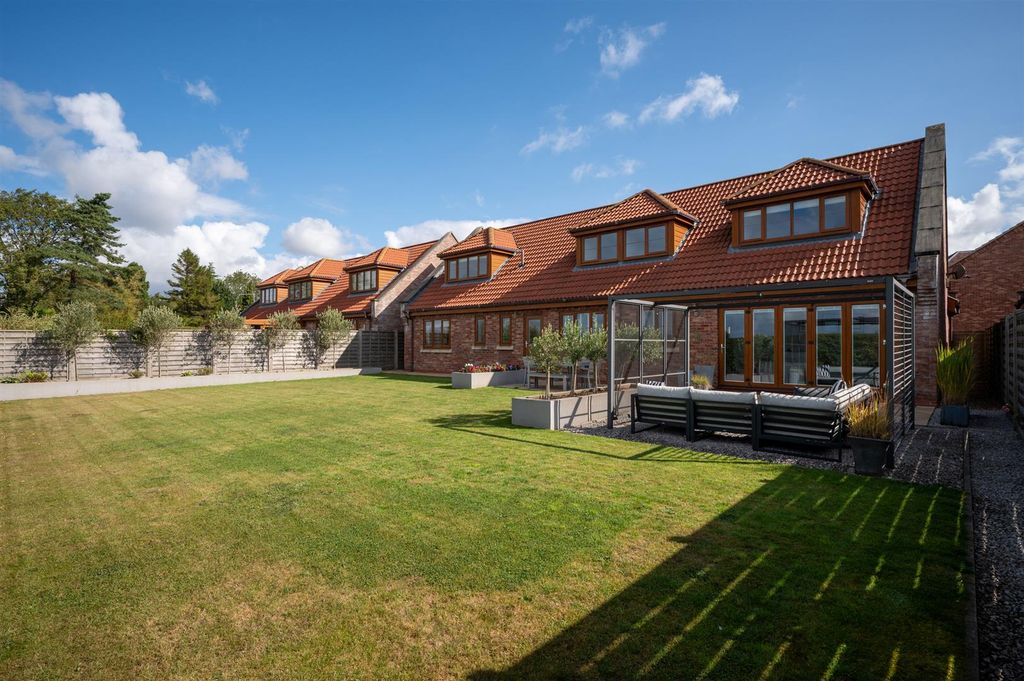Property photo 1 of 31 Exterior And Gardens