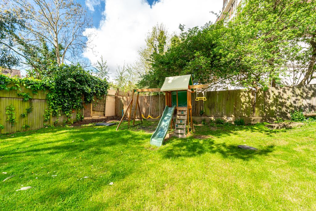 Property photo 3 of 16 Mba09735