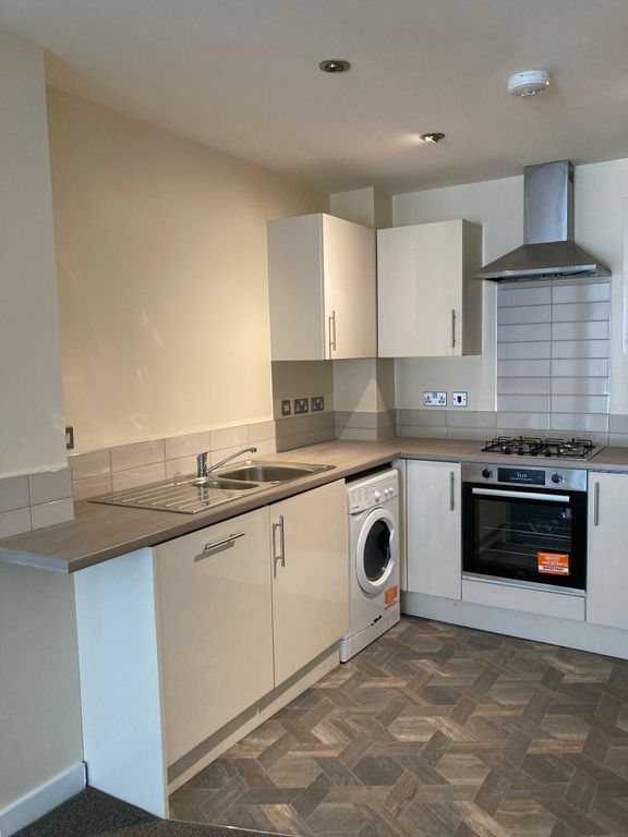 Property photo 3 of 9 Kitchen