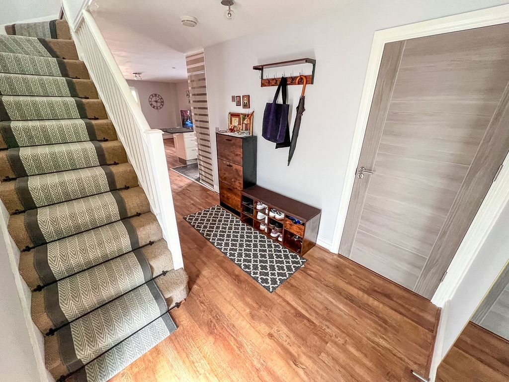 Property photo 3 of 34