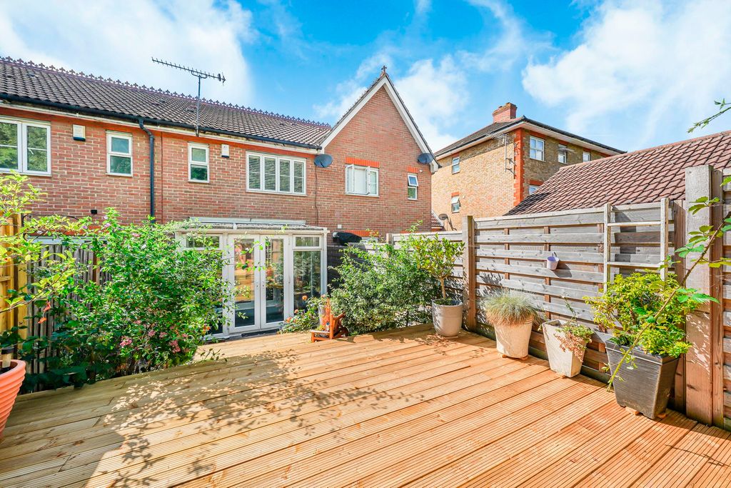 Property photo 2 of 31