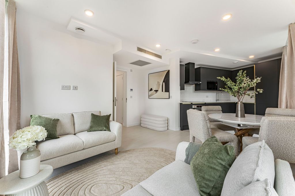 Property photo 2 of 25