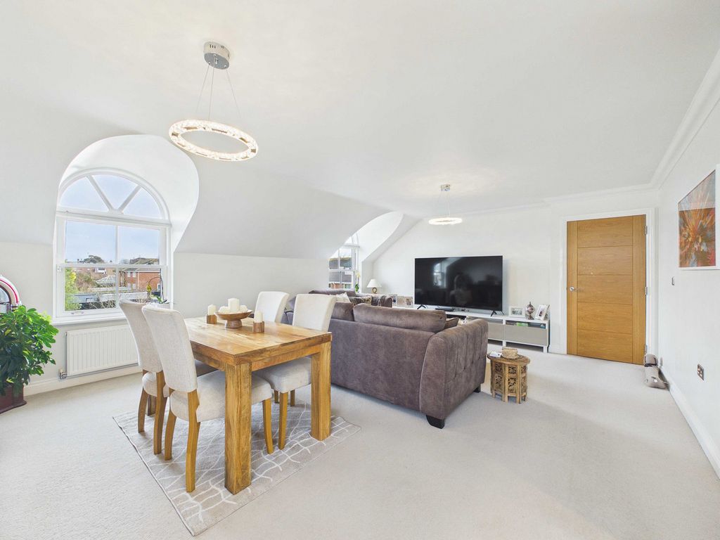 Property photo 3 of 33