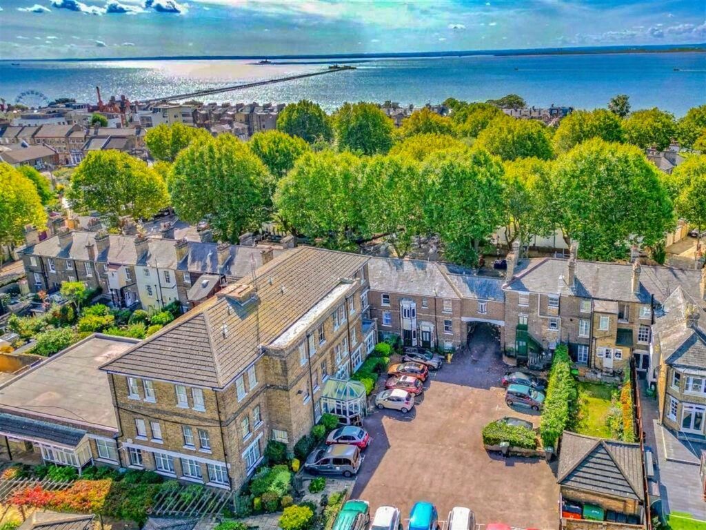 Property photo 3 of 25