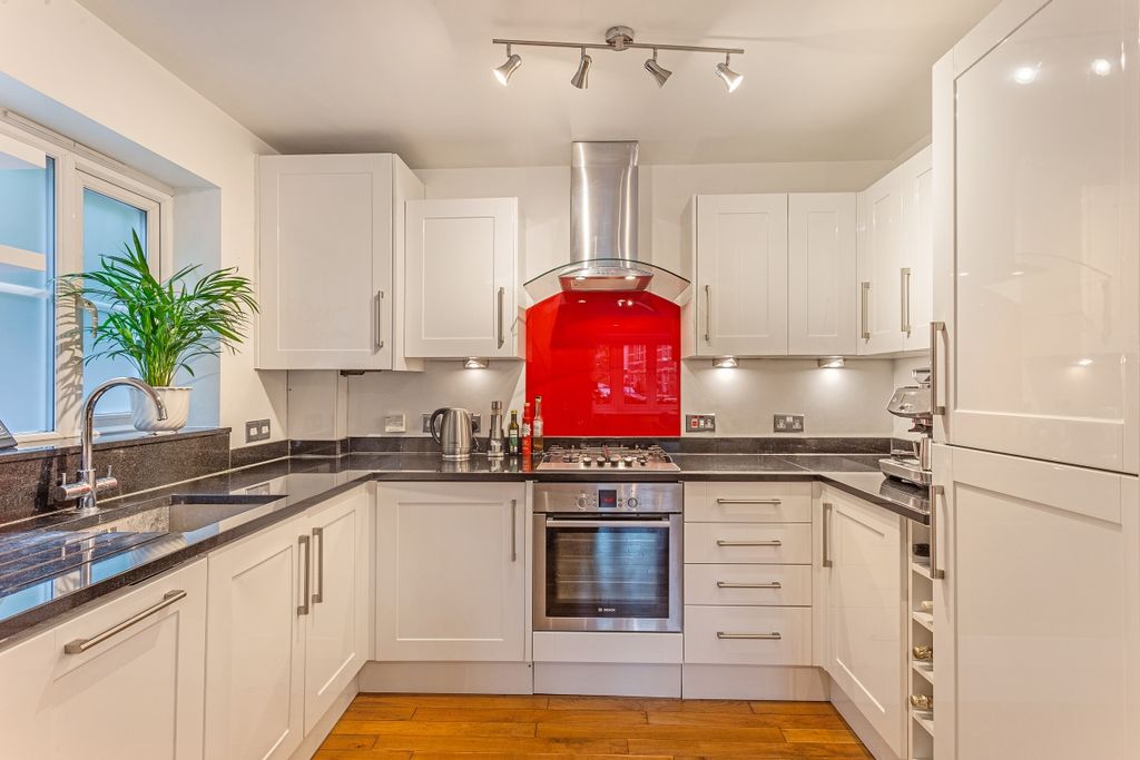 Property photo 2 of 11 Kitchen