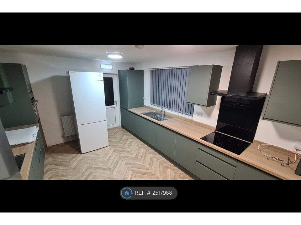 Property photo 3 of 13 Kitchen