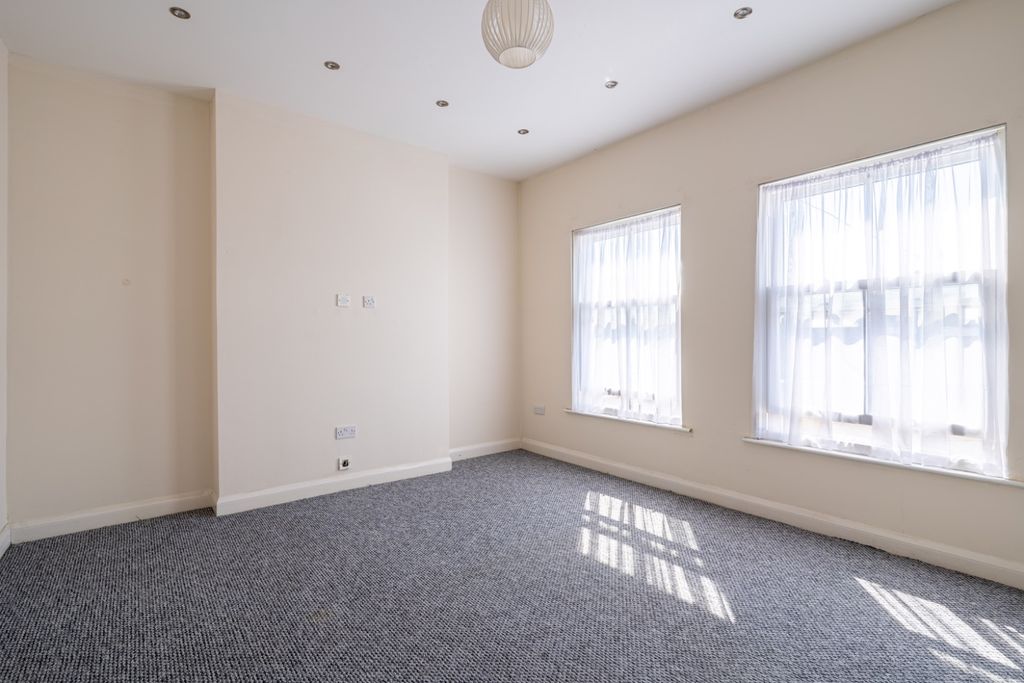 Property photo 3 of 16 5378353