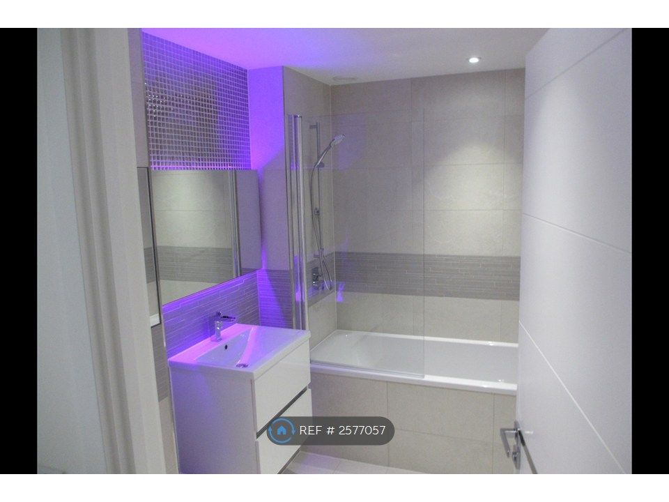 Property photo 3 of 9 Bathroom