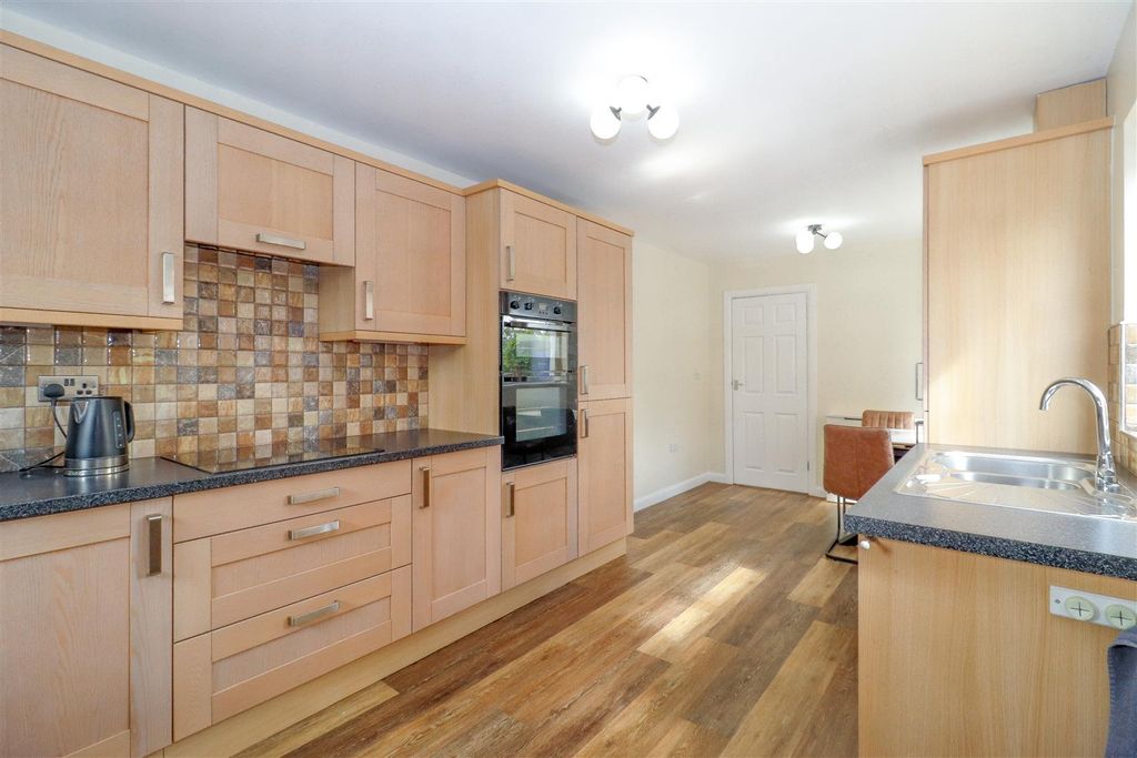 Property photo 3 of 9 Kitchen/Diner