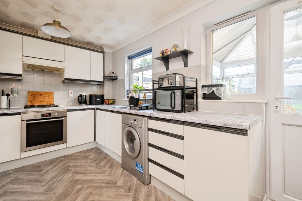 Property photo 3 of 17 Pbox-Img.Jpg