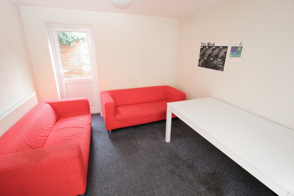 Property photo 2 of 8 Communal Living