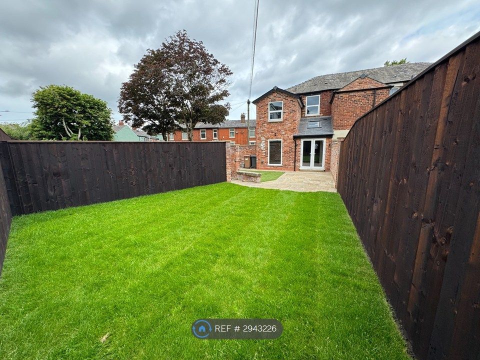 Property photo 3 of 35 Large Graden