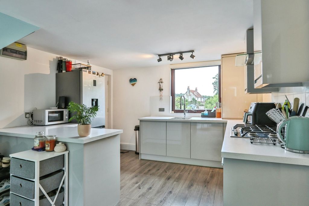 Property photo 3 of 17 Kitchen