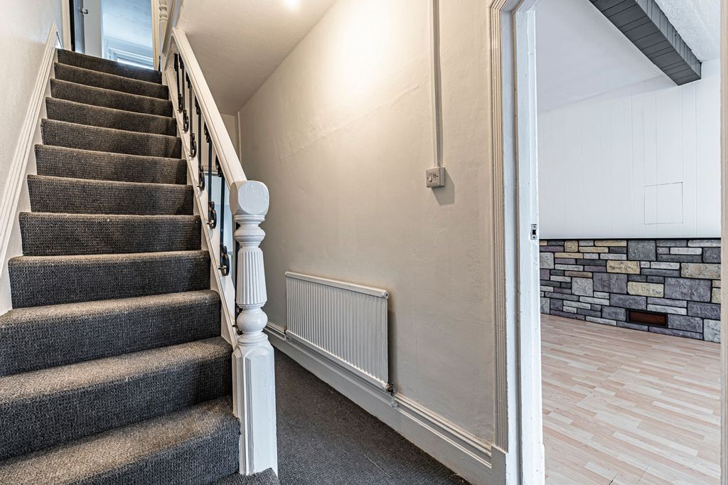 Property photo 3 of 24