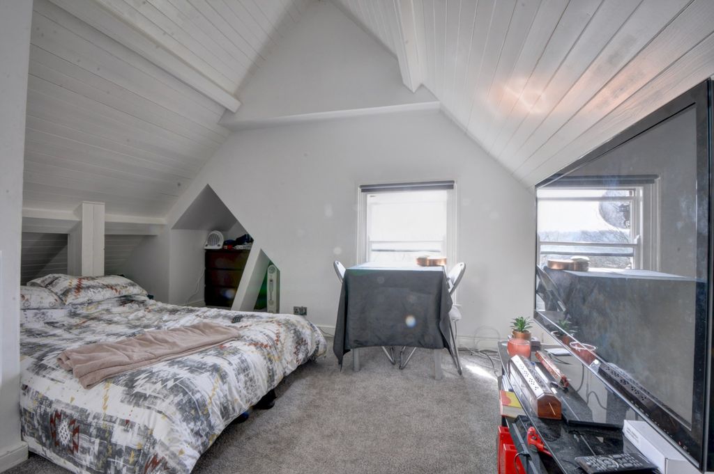 Property photo 2 of 8 30002529-Hr-2