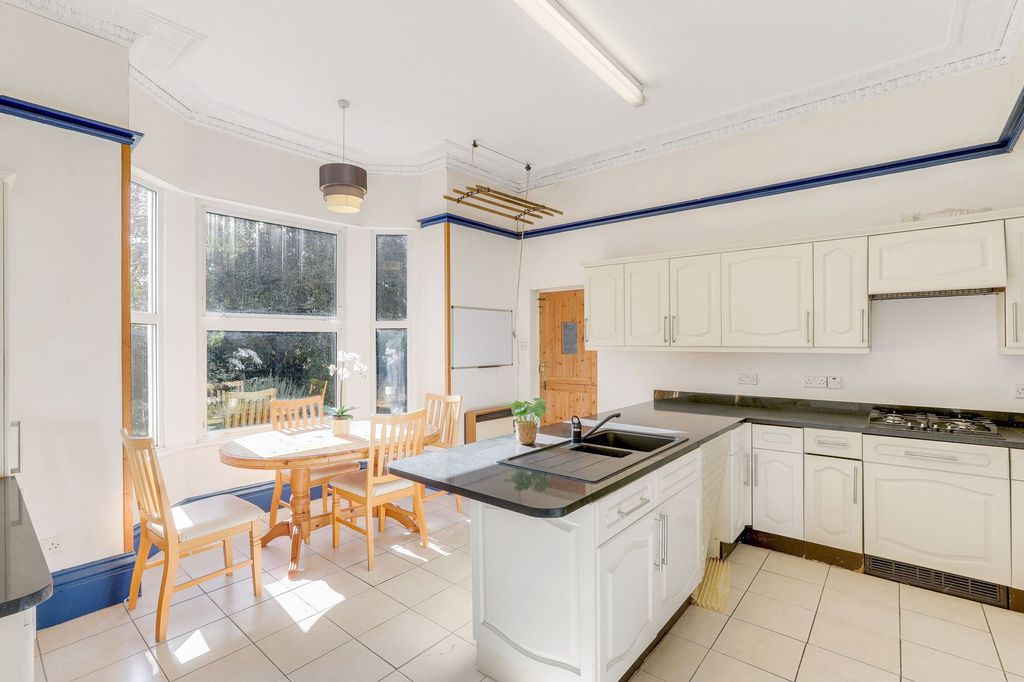 Property photo 2 of 40