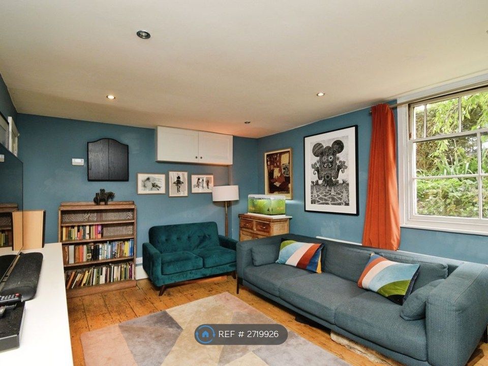 Property photo 2 of 20 Lounge