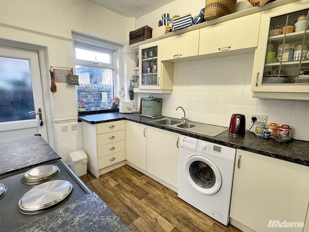 Property photo 3 of 27