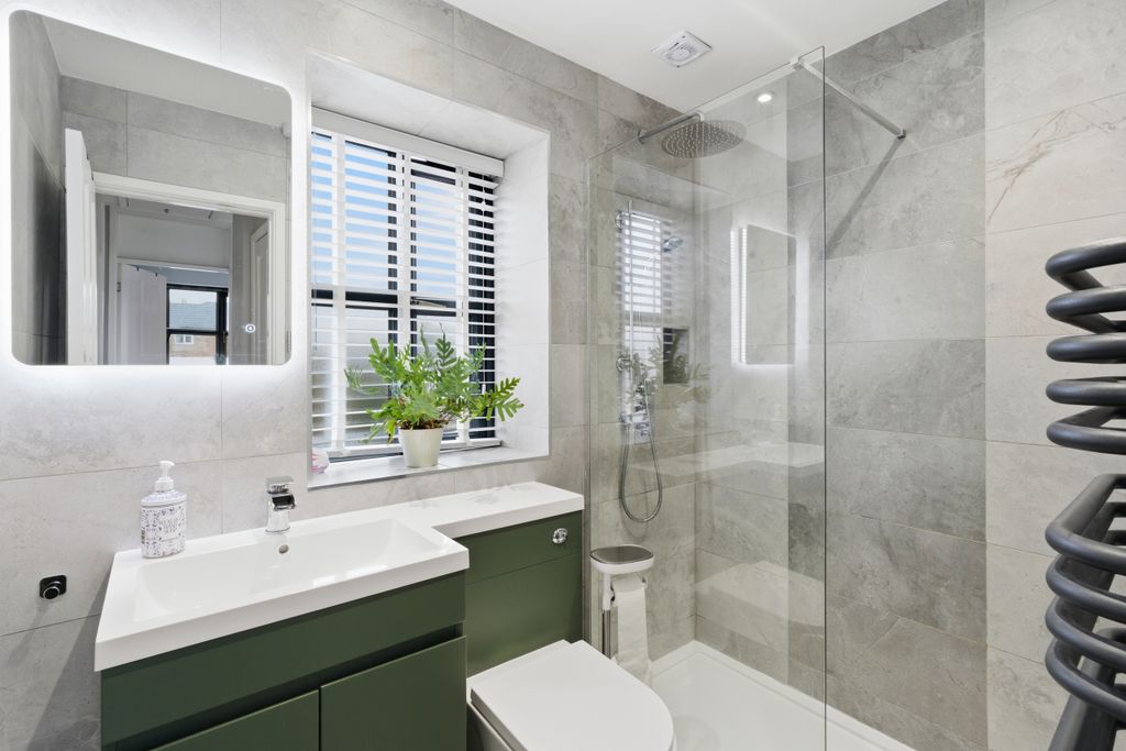 Property photo 2 of 14 Bathroom