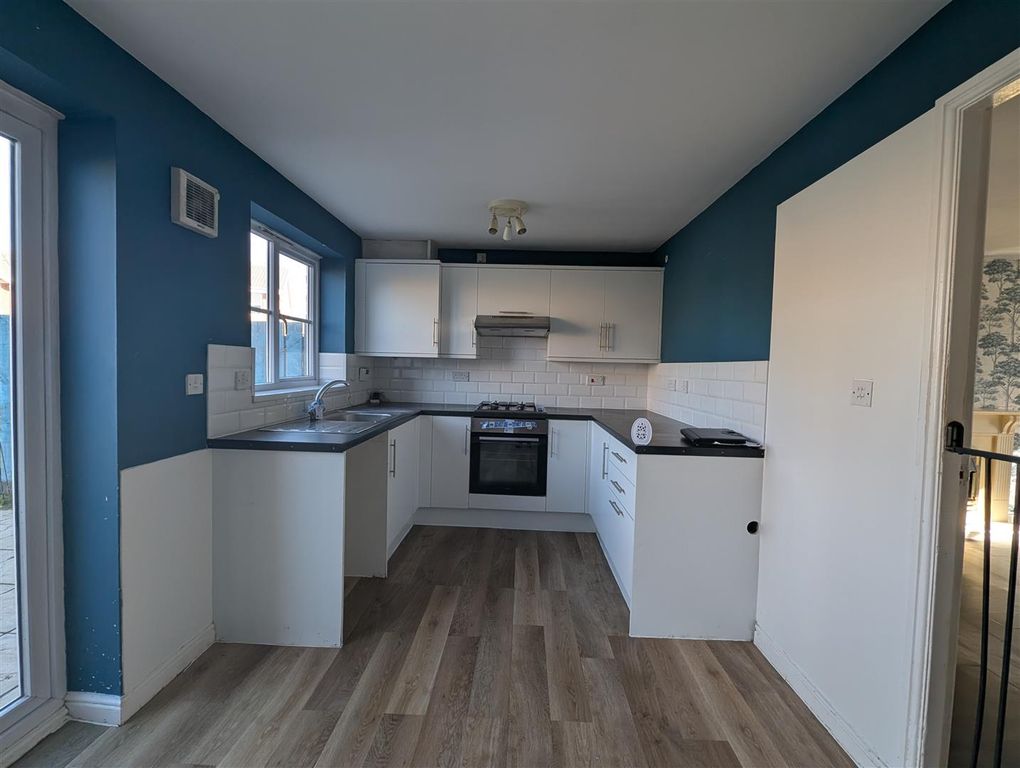 Property photo 3 of 11 Kitchen/Breakfast Room