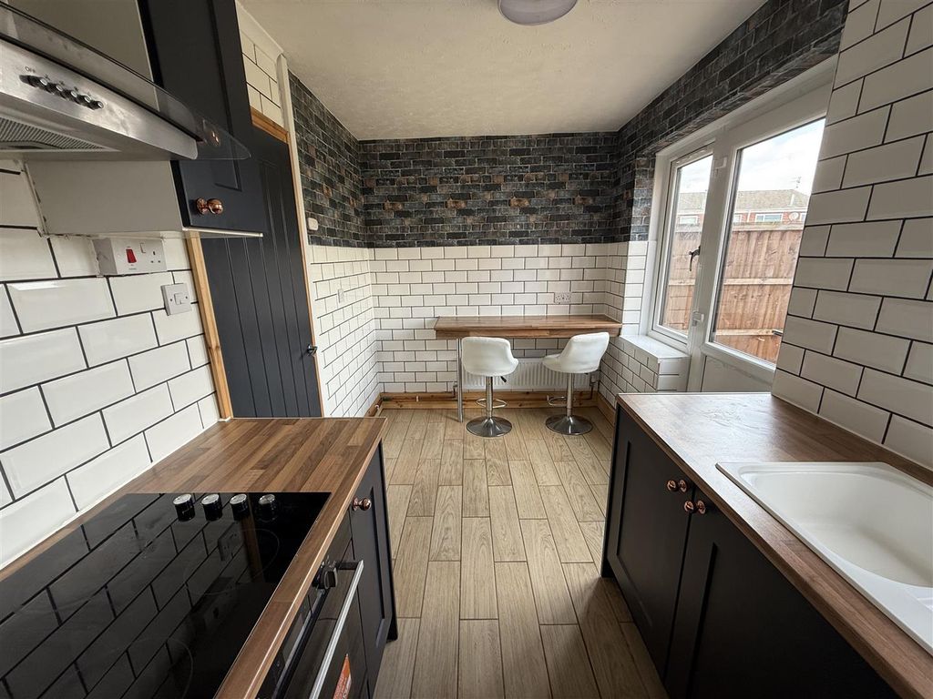 Property photo 2 of 14 Ash Acre 8.Jpg
