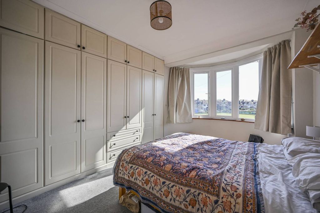 Property photo 2 of 26