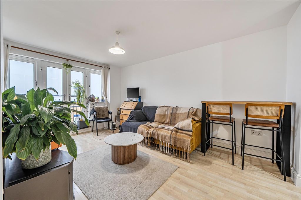 Property photo 2 of 12 1411333-8-698Dda51c81F5.Jpg