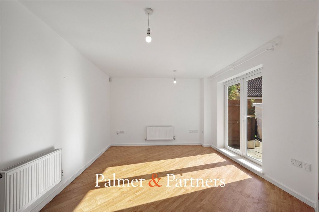 Property photo 3 of 19 Picture No. 02