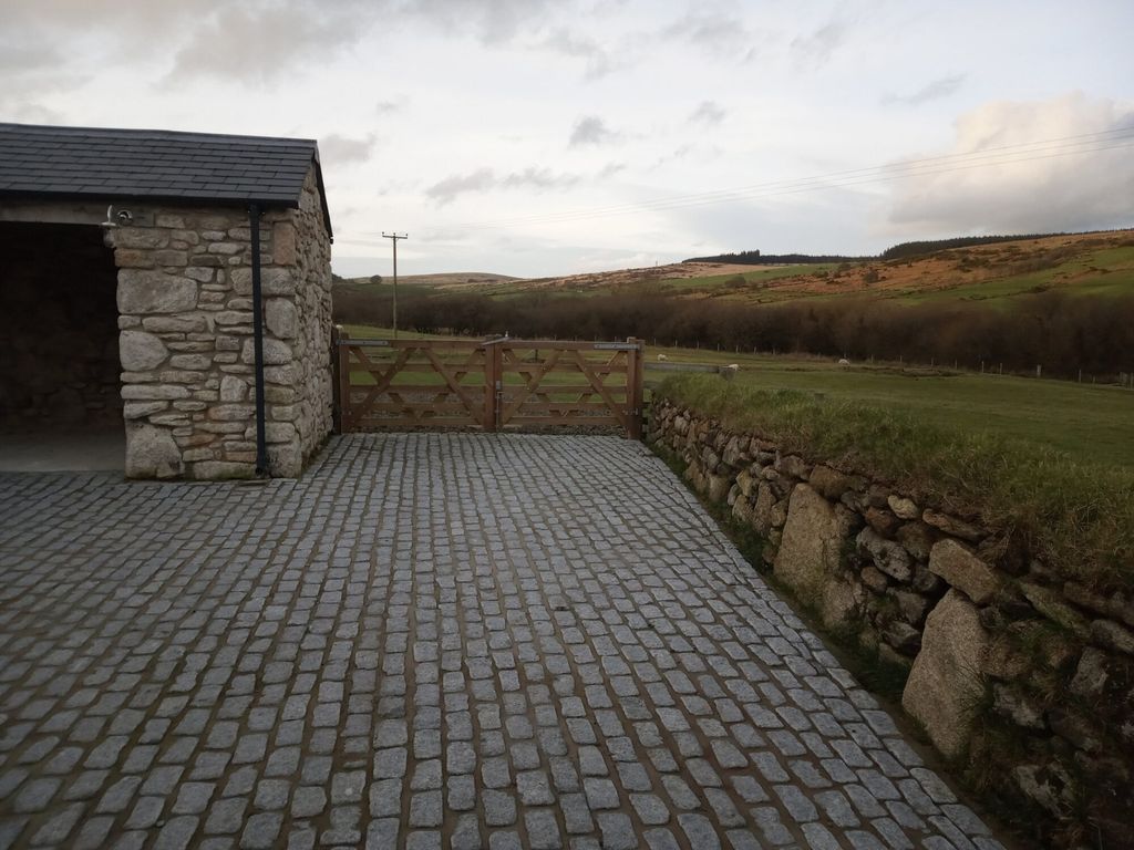 Property photo 2 of 9