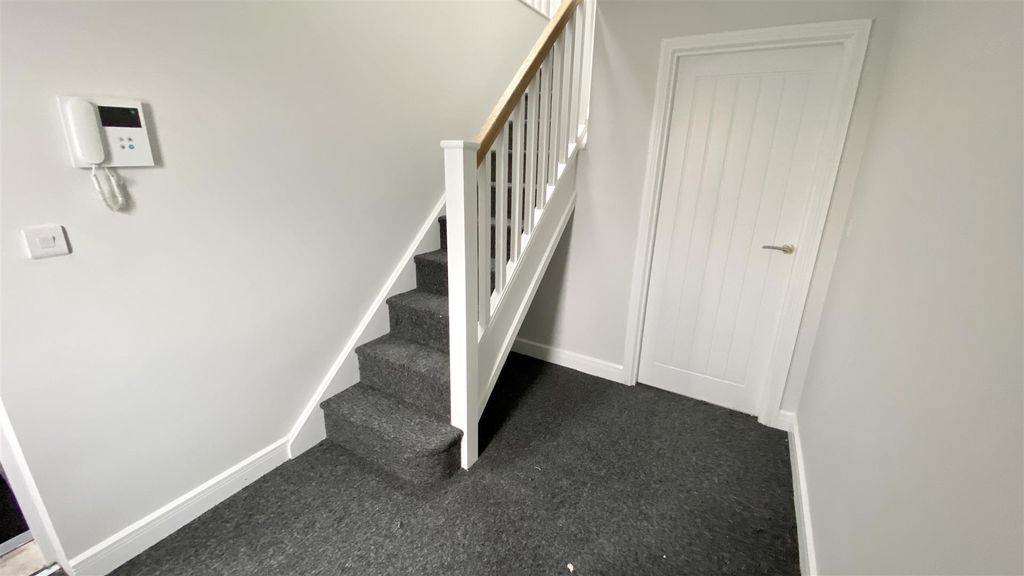 Property photo 3 of 8 Private Inner Hall