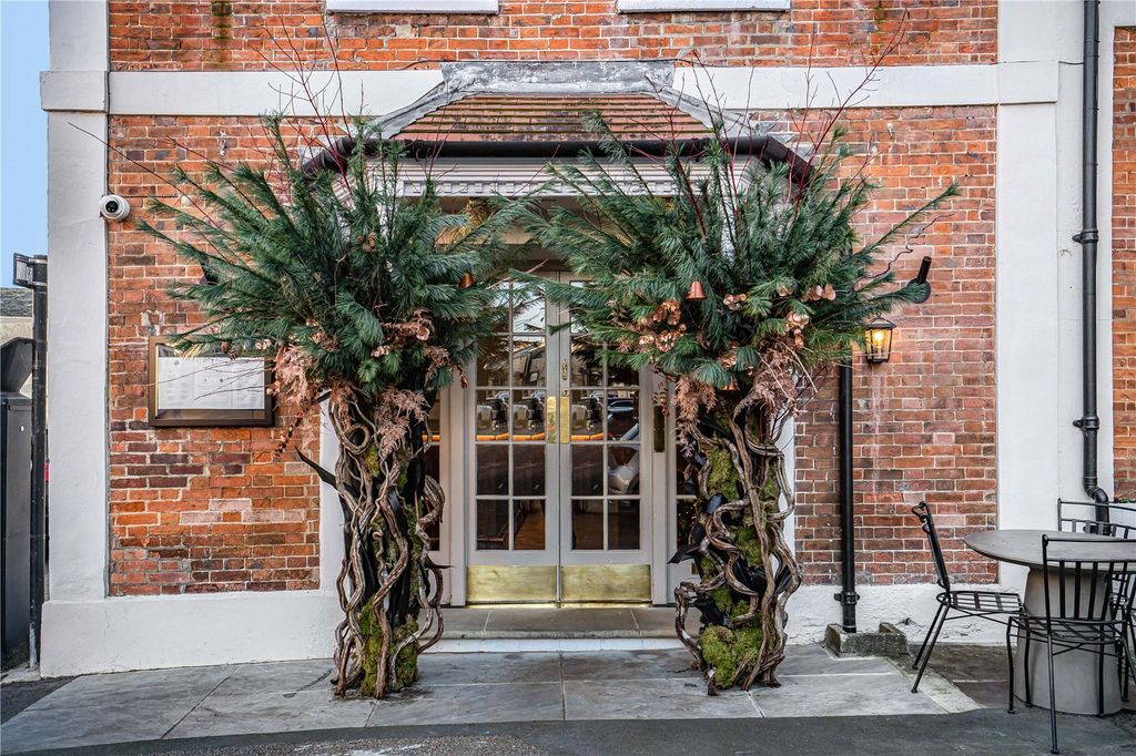 Property photo 2 of 27 Woodstock