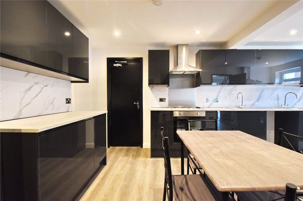 Property photo 3 of 6 Picture No. 24