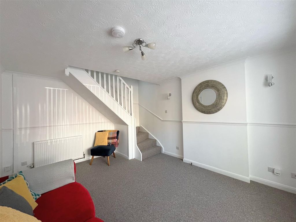 Property photo 3 of 19 Lounge