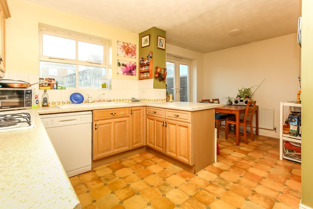 Property photo 3 of 12 Kitchen