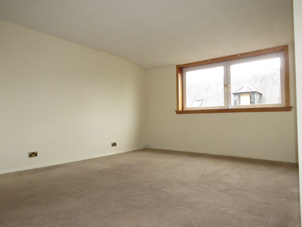 Property photo 3 of 12 Lounge