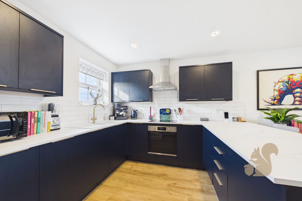 Property photo 3 of 9 Kitchen