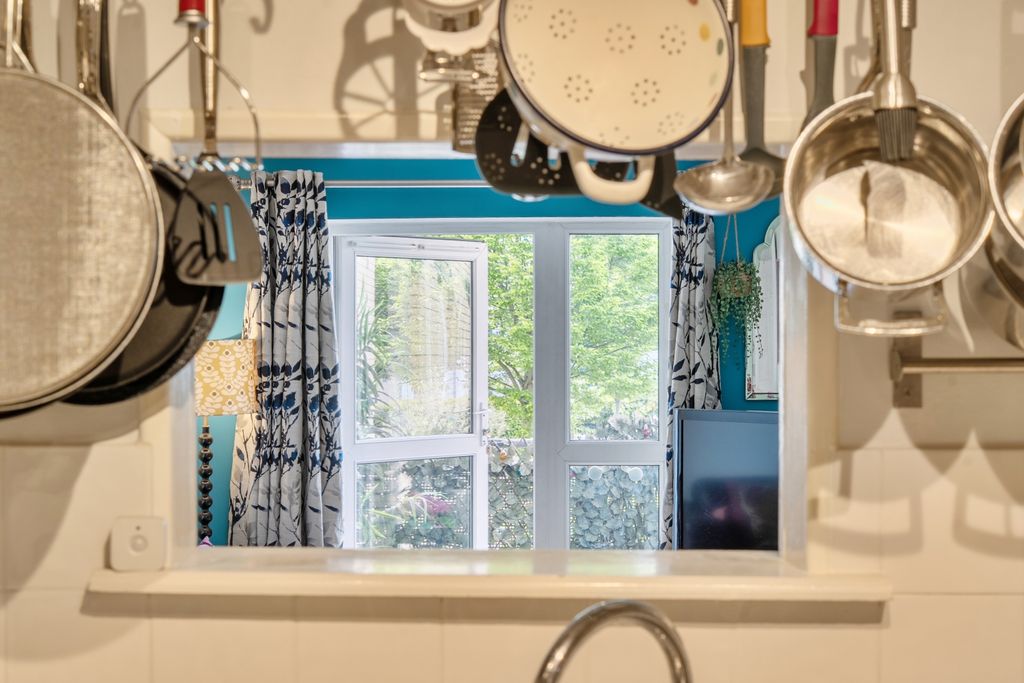 Property photo 3 of 15 1452654-11-69F22Efa9d5De