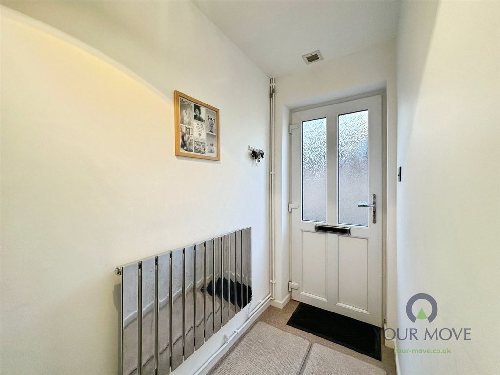 Property photo 3 of 21 Hallway