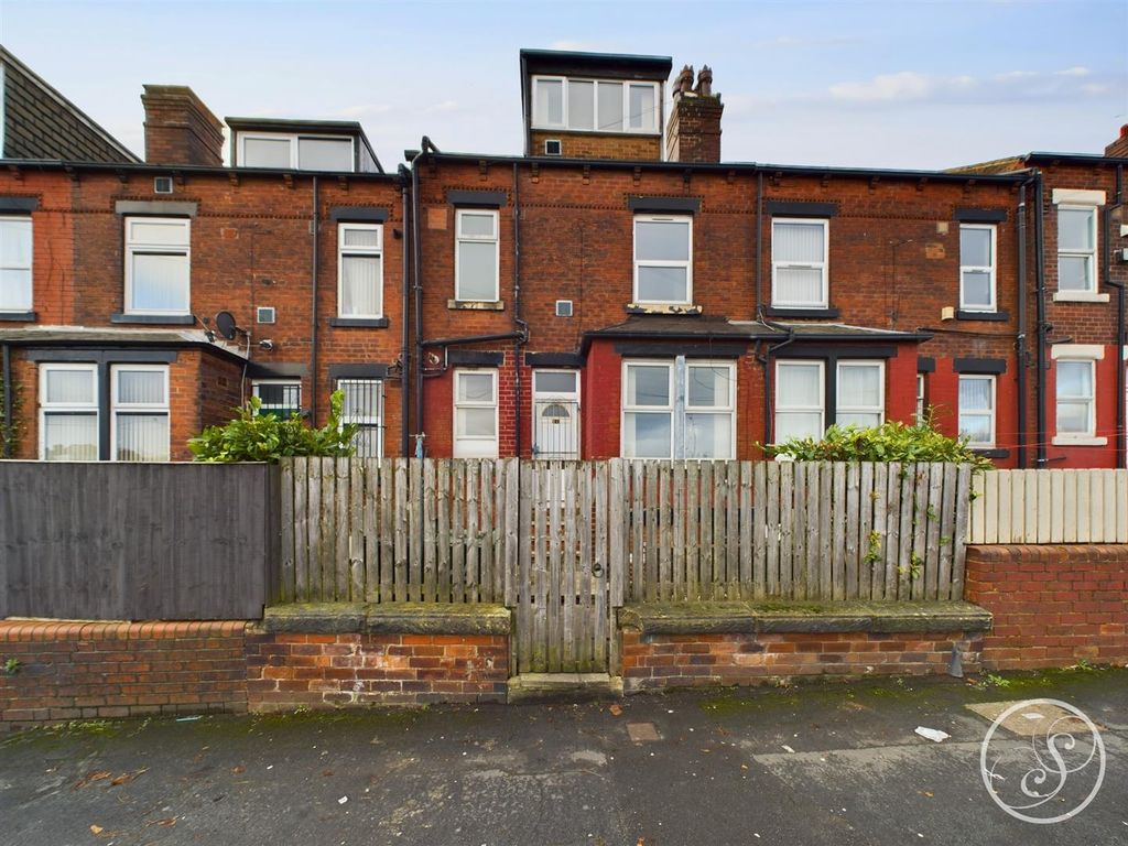 Property photo 1 of 11 External