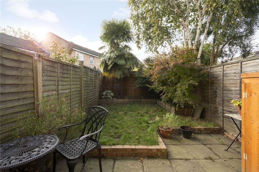 Property photo 2 of 12 Speldhurst Road, E9