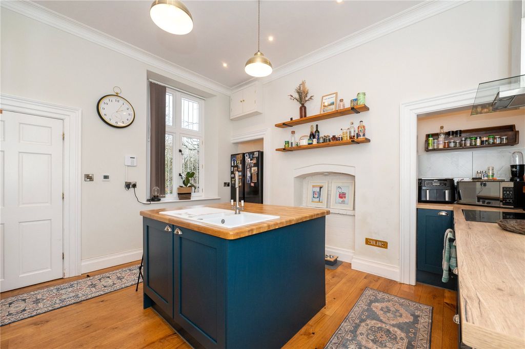 Property photo 2 of 17 Kitchen